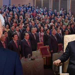 „SỐT RUỘT“ HAY „GIỮ NGAI“?