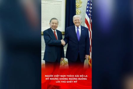 Người Việt Nam thích xài đô-la Mỹ nhưng không ngừng buông lời thù ghét Mỹ